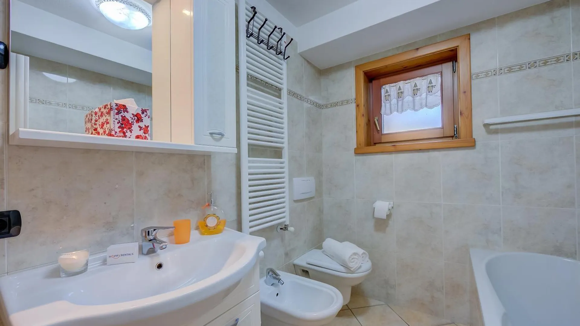 Chalet Sciachilo Ski In-Ski Out Mt 10 - Happy Rentals Livigno 0*,  Itália