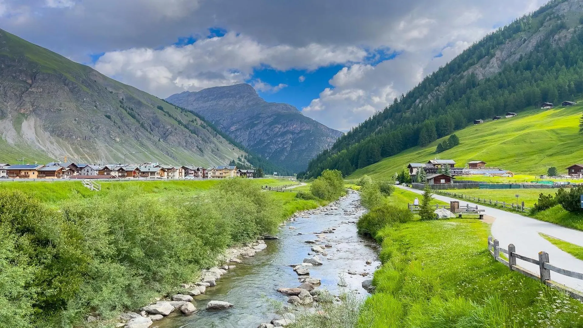 Chalet Sciachilo Ski In-Ski Out Mt 10 - Happy Rentals Livigno Apartment